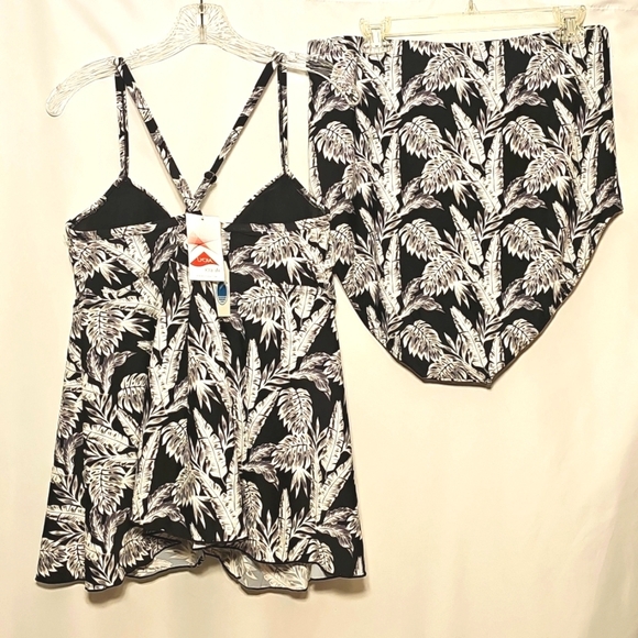 NWT Clubswim Caribbean Palms Black & White Womens 2-piece Swim Suit 20W & 22W - Picture 2 of 6